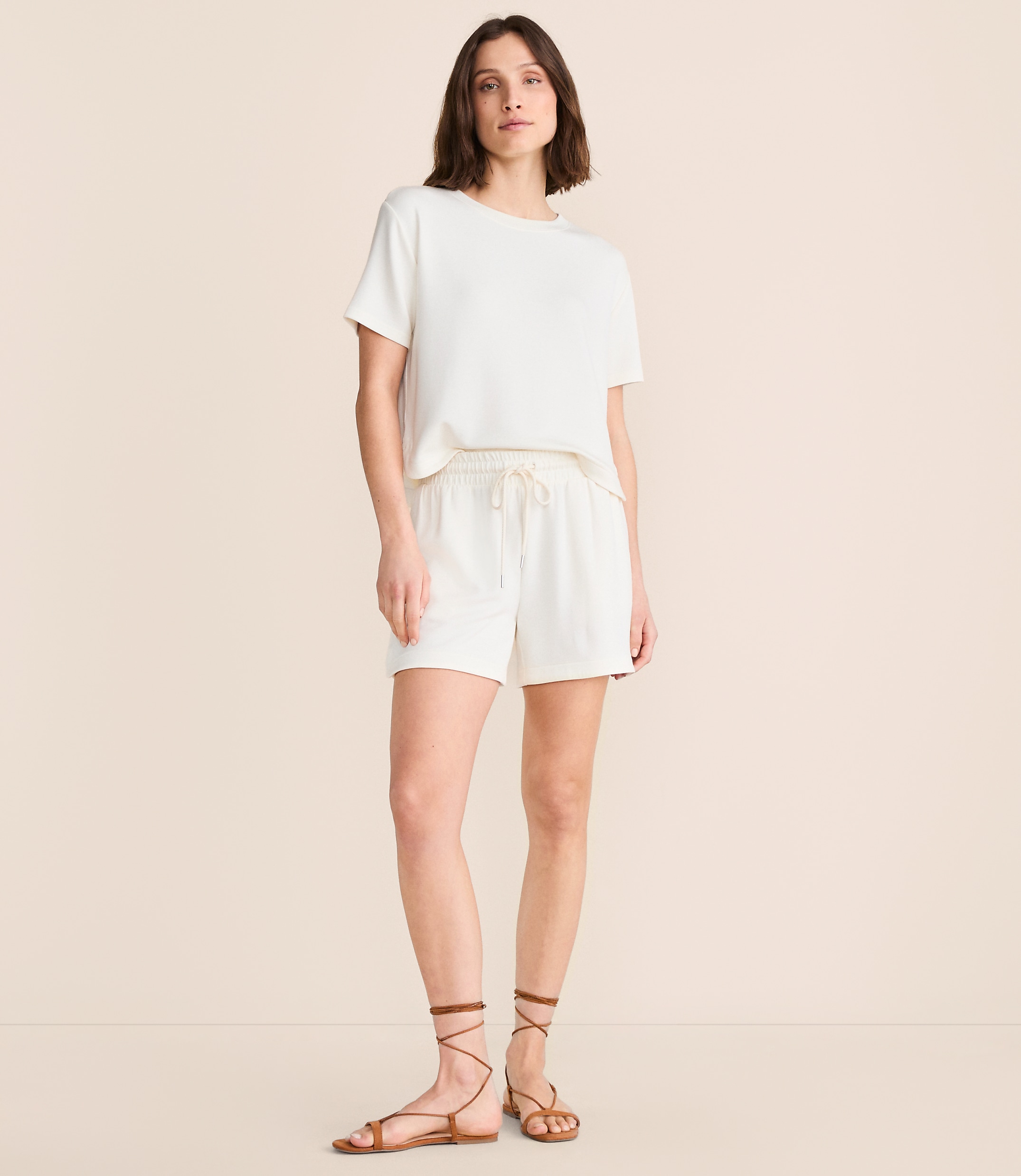 Lou & Grey Lightweight Scubasoft Rounded Hem Shorts