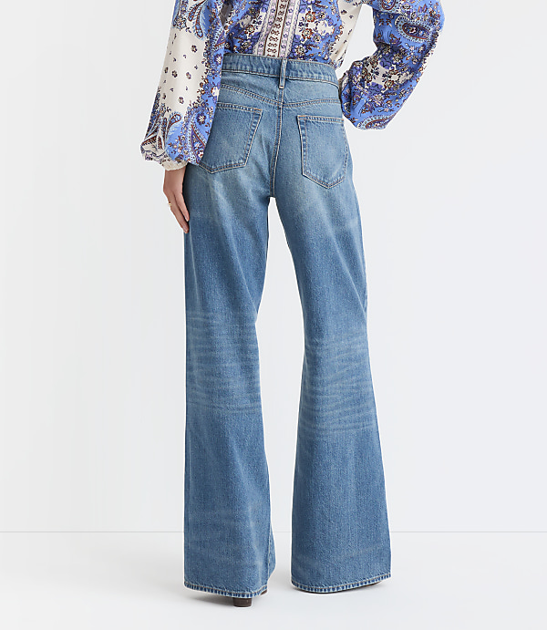 Mid Rise Wide Leg Jeans in Classic Mid Wash