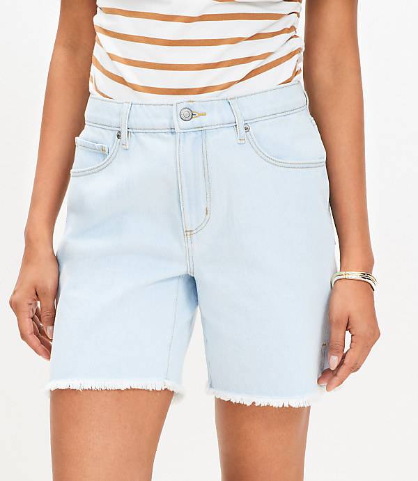 Petite Vented Frayed Boyfriend Shorts in Light Wash Indigo