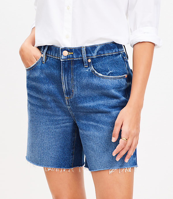 Petite Frayed Boyfriend Shorts in Authentic Vintage Mid Wash