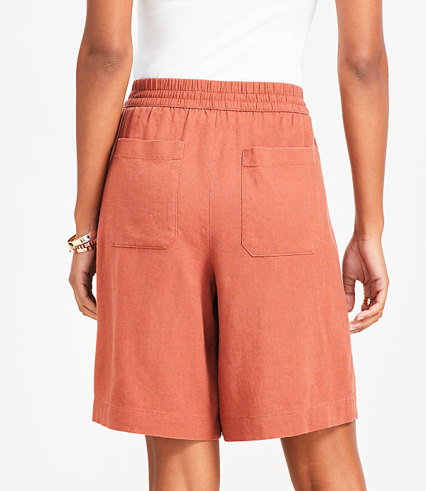 Pull On Bermuda Shorts in Linen Blend