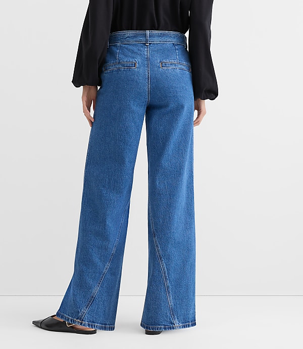 Petite Belted Slim Wide Leg Jeans in Bright Medium Stone Wash