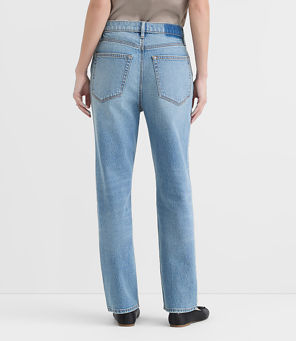 Rivete Curvy High Rise Straight Jeans in Aura Wash