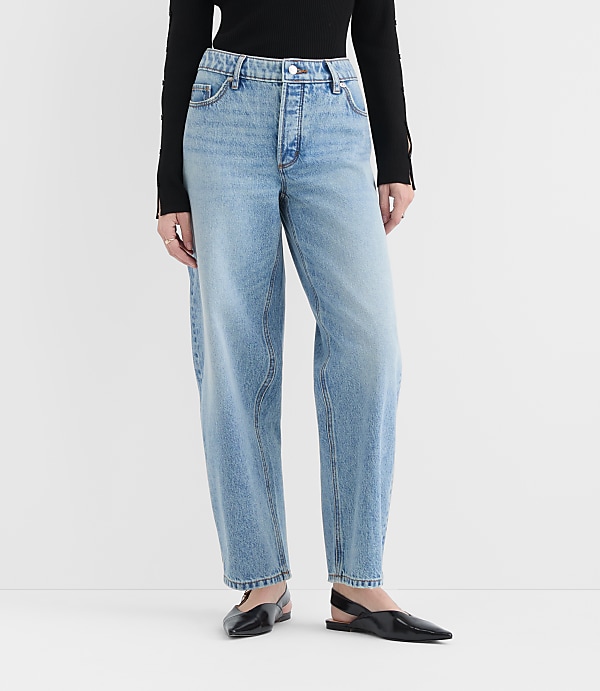 Rivete Curvy Mid Rise Barrel Jeans in Aura Wash
