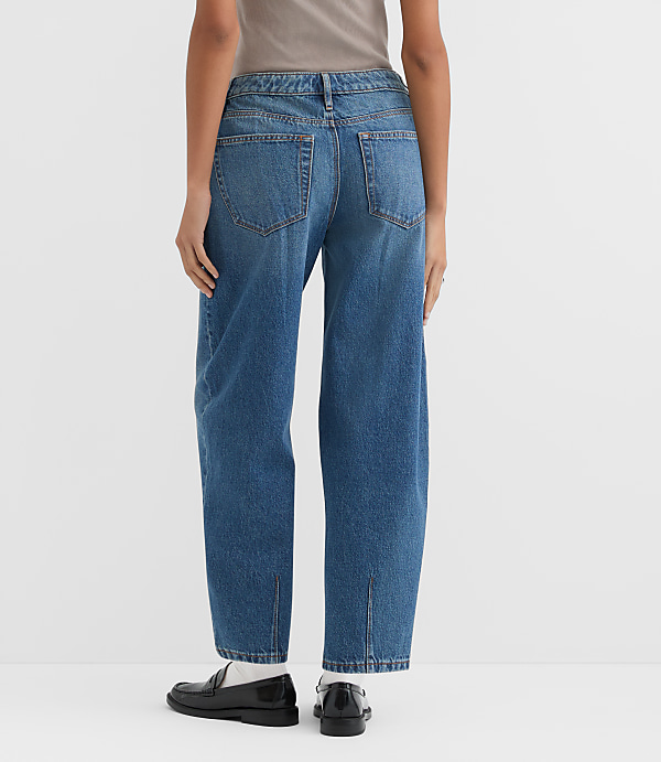 Rivete Curvy Mid Rise Barrel Jeans in Echo Wash
