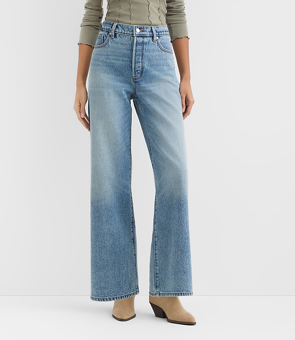Rivete Curvy High Rise Wide Leg Jeans in Light Wash
