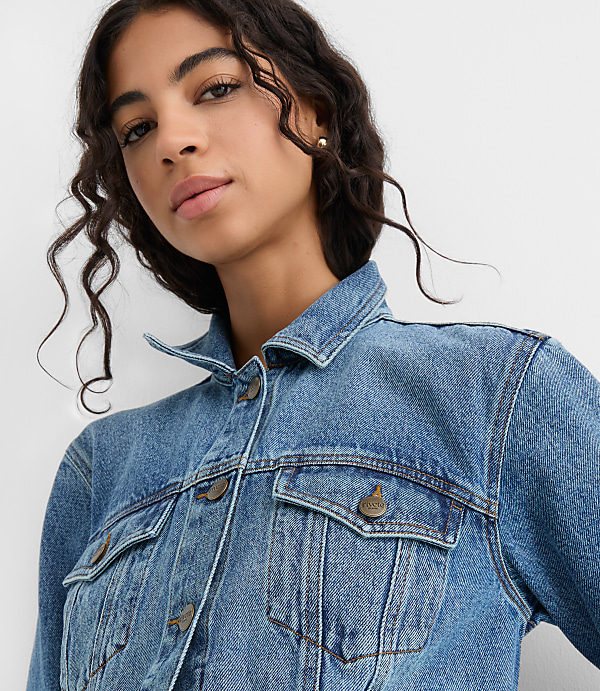 Rivete Denim Trucker Jacket in Vintage Mid Wash