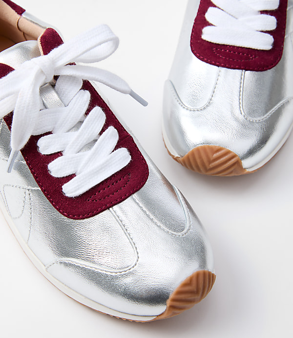 Lou & Grey Everyday Sneakers