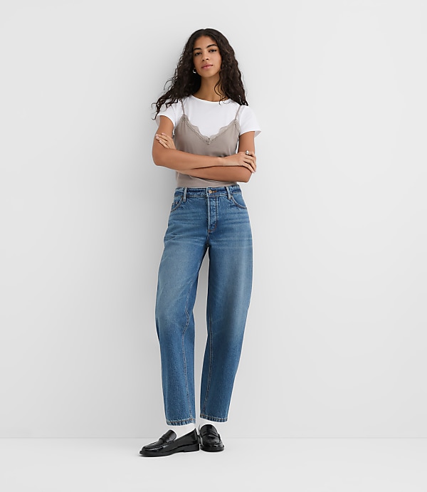 Rivete Petite Mid Rise Barrel Jeans in Echo Wash