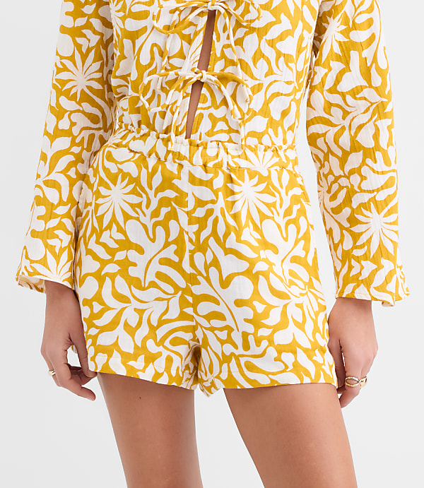 Petite LOFT Beach Palm Ruffle Gauze Shorts