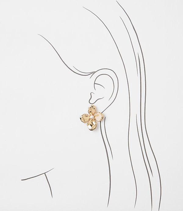 Pearlized Floral Stud Earrings