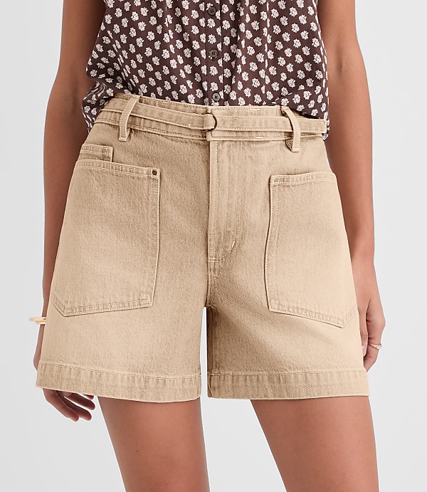 Petite Curvy Belted Denim Utility Shorts in Washed Neutral