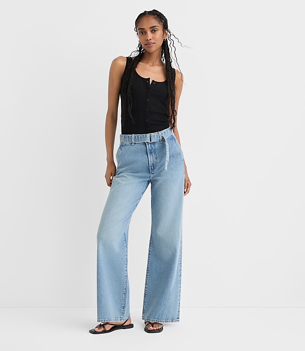 Rivete Petite Belted High Rise Wide Leg Jeans in Light Wash