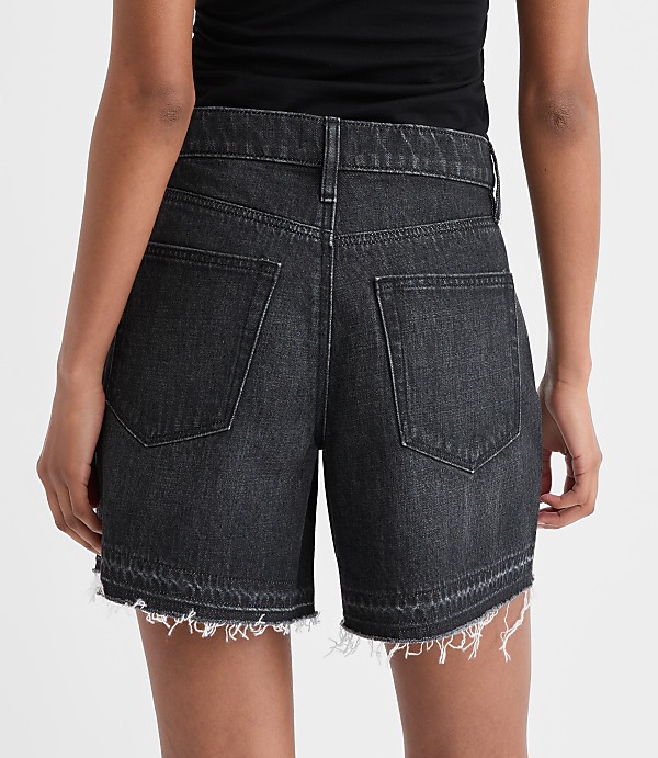 Rivete Petite Unpicked Boyfriend Shorts in Noir Wash