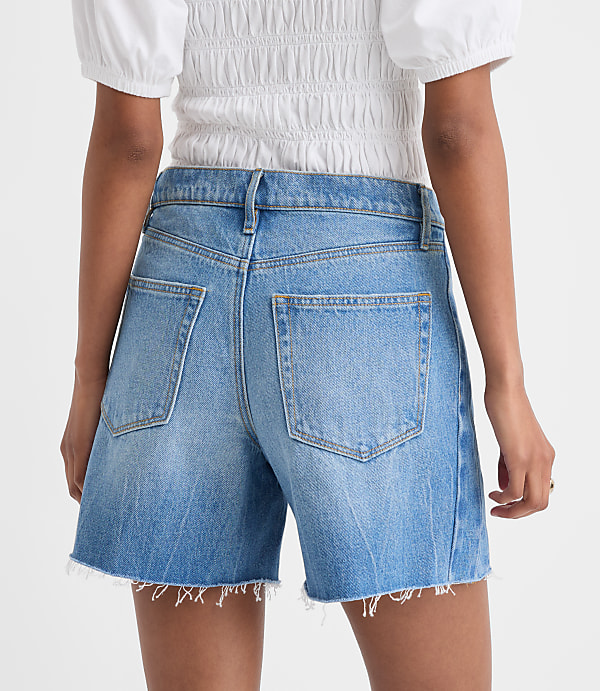 Rivete Curvy Fresh Cut Seamed Boyfriend Shorts in Light Wash