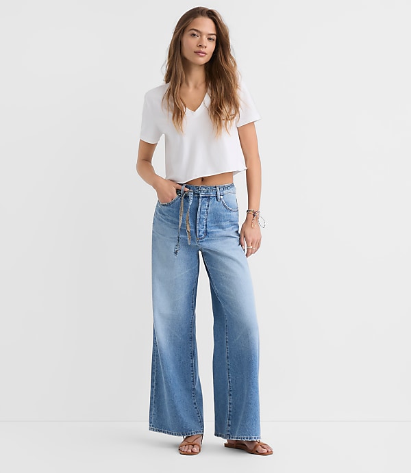 Rivete Petite High Rise Relaxed Wide Leg Jeans in Light Wash
