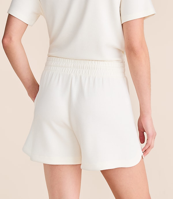 Lou & Grey Lightweight Scubasoft Rounded Hem Shorts