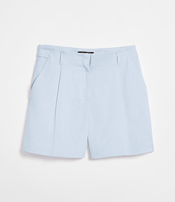Petite LOFT Versa Pure Spun Pleated Shorts