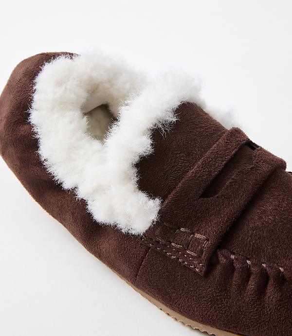 A brown suede slipper with white faux fur lining is shown against a plain white background.