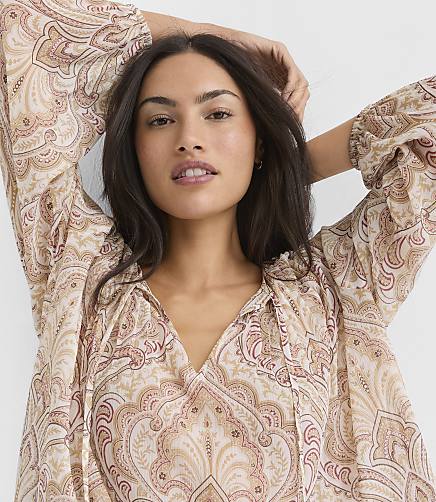 Tiled Pleated Tie Neck Blouse