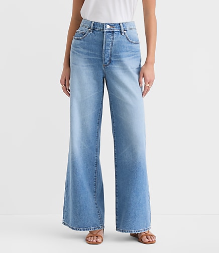 Rivete Petite Curvy High Rise Relaxed Wide Leg Jeans in Light Wash