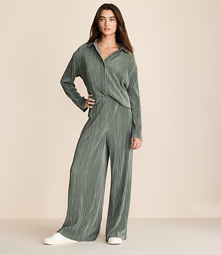 Lou & Grey Pleated Wide Leg Pants