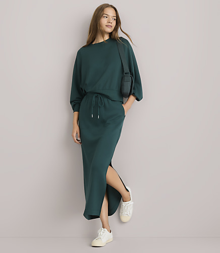 Lou & Grey Lightweight Scubasoft Midi Pocket Skirt