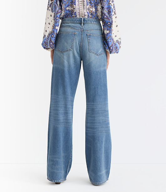 Petite Curvy Mid Rise Wide Leg Jeans in Classic Mid Wash