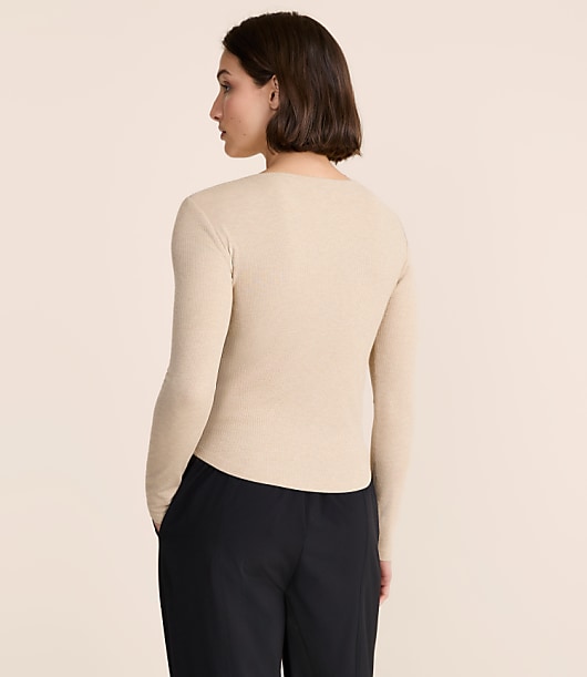 Lou & Grey Heathered Ribbed Shirttail Top
