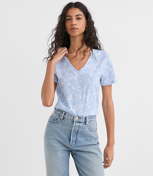 Bouquet Everyday V-Neck Tee