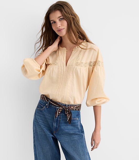 Lace Trim Pintucked Ruffle Collar Blouse