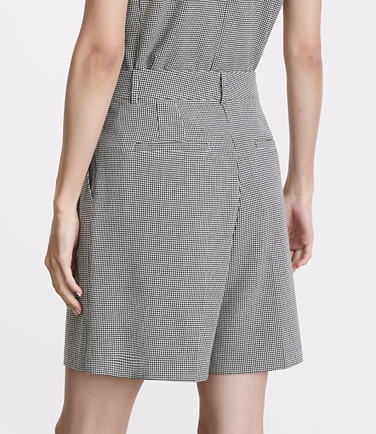 Petite LOFT Versa Seasonless Stretch Double Pleat Shorts in Mini Houndstooth